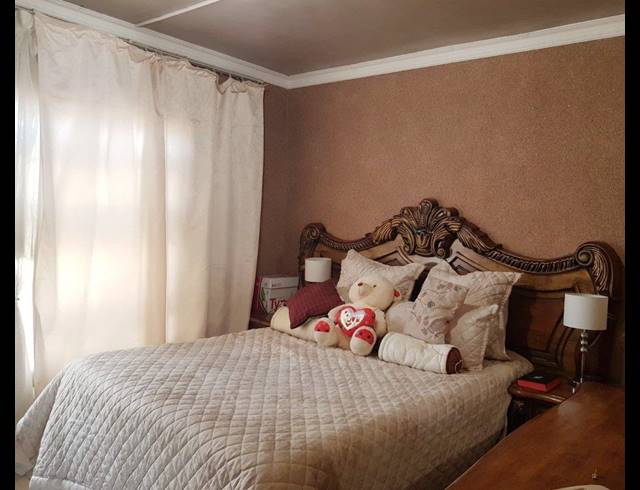 3 BEDROOM HOUSE FOR SALE IN BEVERLEY HILLS